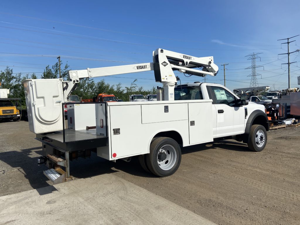 FORD F450 4X2 SST36NE AERIAL TRUCK - Versalift Midwest